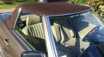Remplacement capote en Alpaga sur Mercedes SL R107 par RC Sellerie RC Sellerie