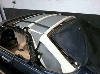 Remplacement du ciel de toit Jaguar XJS Cabriolet pendant travaux RC Sellerie