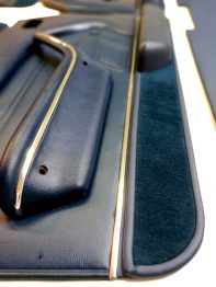 Réparation panneau de porte Peugeot 504 RC Sellerie