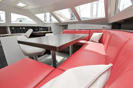 aménagement intérieur bateaux nautisme coussins banquette vaigrage rc-sellerie