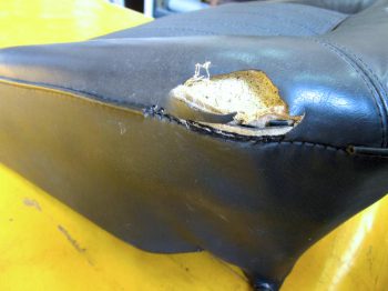 Siège Panhard PL 24 avant travaux RC Sellerie