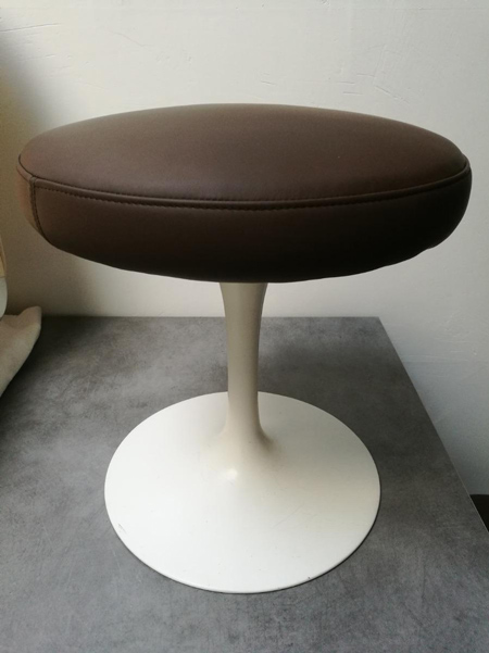 tabouret cuir Knoll