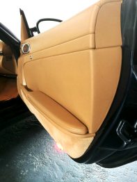 Panneau de porte nettoyé et traité Porsche Boxster RC Sellerie
