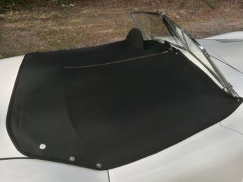 Réalisation d’un couvre tonneau Jaguar XK 120 RC Sellerie