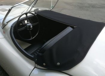Réalisation d’un couvre tonneau Jaguar XK 120 RC Sellerie