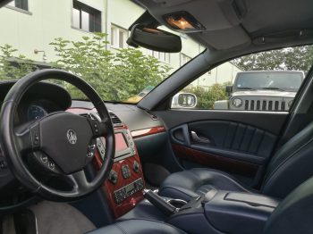 Rénovation ciel de toit et ses ébénisteries sur Maserati Quattroporte par RC Sellerie RC Sellerie