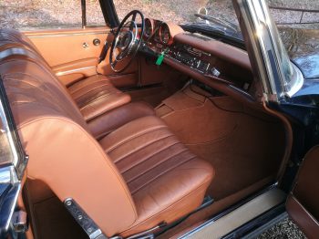Intérieur cuir réparé Mercedes W111 cabriolet RC Sellerie