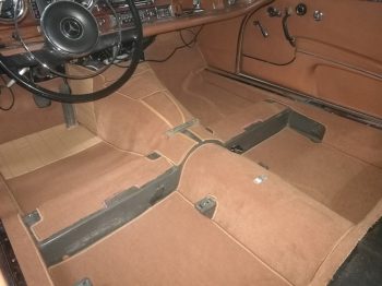 Mercedes W111 Cabriolet Renouvellement des moquettes RC Sellerie