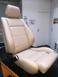 Siège en cuir beige rénové E30 RC Sellerie