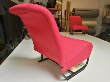 Nouvelle coiffe en tissu diamanté rouge sur 2CV Citroën RC Sellerie