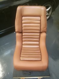 Rénovation sellerie cuir Citroën SM par RC Sellerie - pourtour d'assise RC Sellerie