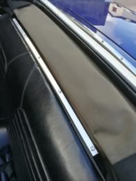 Reconception du système d'accroche du couvre capote Ford Mustang RC Sellerie
