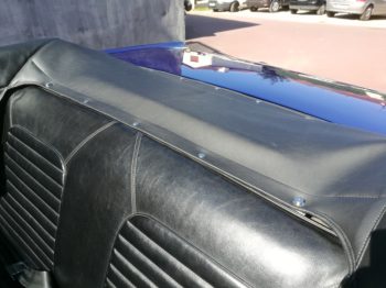 Reconception du système d'accroche du couvre capote derrière la banquette RC Sellerie