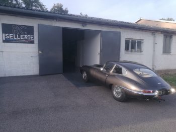 Remplacement de la matelassure d'une Jaguar Type E - série 1 - par RC Sellerie RC Sellerie