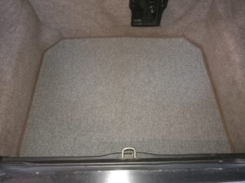 Réalisation d'un tapis de coffre sur Jaguar XJ40 par RC Sellerie RC Sellerie