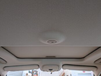 Rénovation ciel de toit et ébénisteries sur Jaguar XJ6 - X350 avec toit ouvrant par RC Sellerie RC Sellerie