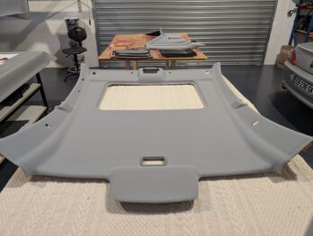 Support de ciel de toit Coupé 406 avec nouveau tissu gris chez RC Sellerie RC Sellerie