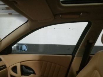 Remplacement du tissu de ciel de toit coquille d'oeuf avec ses ébénisteries sur Maserati Quattroporte par RC Sellerie RC Sellerie