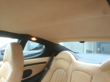 Remplacement du tissu de ciel de toit coquille d'oeuf sur Maserati Coupé 4200 V8 par l'Atelier RC Sellerie RC Sellerie
