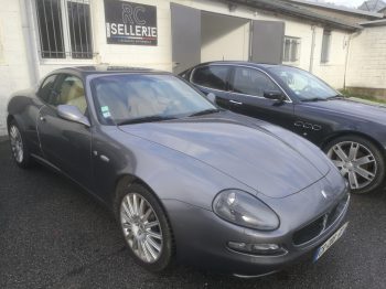 Remplacement du tissu de ciel de toit coquille d'oeuf sur Maserati Coupé 4200 V8 par l'Atelier RC Sellerie RC Sellerie