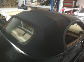 Remplacement de la capote noire en Alpaga avec vitrage en verre d'un Porsche Boxster GTS par RC Sellerie RC Sellerie