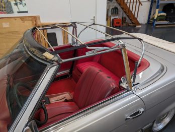 Remplacement des sangles de capote sur Mercedes SL R107 par RC Sellerie RC Sellerie