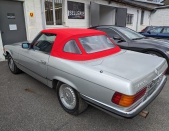Remplacement capote en Alpaga sur Mercedes SL R107 par RC Sellerie RC Sellerie