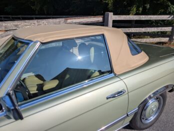Remplacement capote en Alpaga sur Mercedes SL R107 par RC Sellerie RC Sellerie