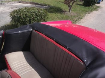Réalisatio d'un couvre-capote 404 Cabriolet par RC Sellerie RC Sellerie