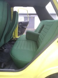 Rénovation de la banquette arrière R12 TS en jersey vert foncé par RC Sellerie RC Sellerie