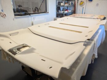 Remplacement du tissu de ciel de toit d'un Combi Volkswagen T5 Transporter par RC Sellerie RC Sellerie