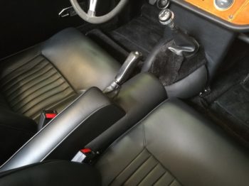 Gainage en cuir de la console centrale Triumph Spitfire MK4 RC Sellerie