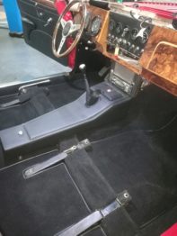 Réalisation d'un kit moquette luxe sur Jaguar MK2 RC Sellerie