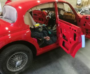 Renouvellement du tissu de ciel de toit en laine sur MK2 RC Sellerie