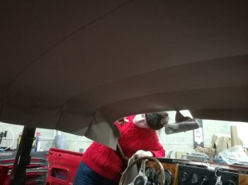 Renouvellement du tissu de ciel de toit en laine sur MK2 RC Sellerie