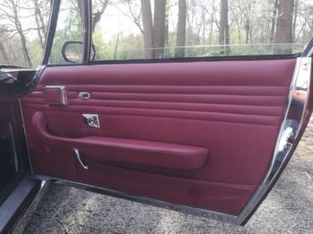 Panneau de porte cuir rénové sur Jensen Interceptor II RC Sellerie