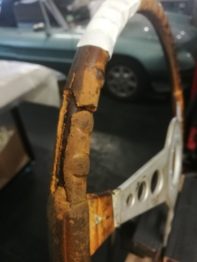 Etat du volant cuir avant rénovation  RC Sellerie