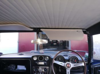 Remplacement du ciel de toit en vinyle de cette Jensen Interceptor II par RC Sellerie RC Sellerie