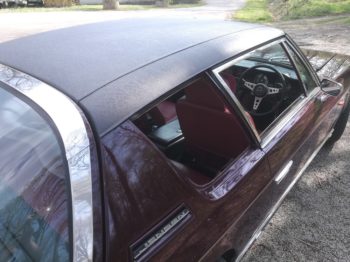 Nouveau vinyle de toit sur Jensen Interceptor II RC Sellerie