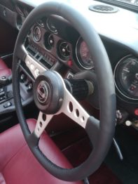 Volant cuir avec point de croix sur Jensen Interceptor II RC Sellerie