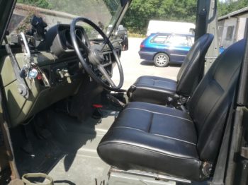 Rénovation des sièges avant en simili d'un Peugeot P4 RC Sellerie