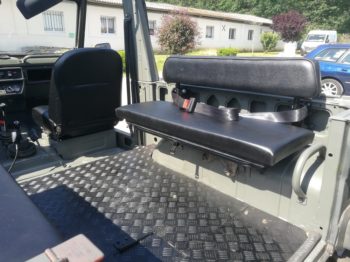 Rénovation des banquettes arrière en simili d'un Peugeot P4 RC Sellerie