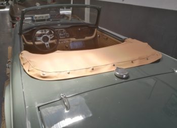 Réalisation couvre-capote Triumph TR4 RC Sellerie