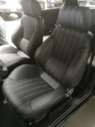 Réalisation sellerie en cuir Fiat Panda sur base siège Ford Mustang RC Sellerie