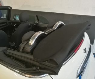 Remplacement d'une capote en alpaga sur Mini R57 RC Sellerie