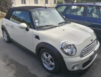 Remplacement d'une capote en alpaga sur Mini R57 RC Sellerie