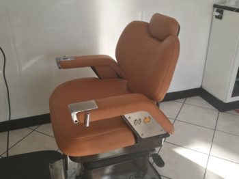 Remplacement tissu simili cuir siège de coiffeur RC Sellerie