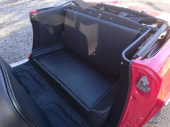 Rénovation de la banquette et panneaux arrière en simili sur Renault Floride RC Sellerie