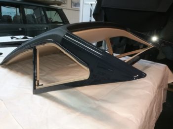 Revêtement en vinyle du pavillon extérieur et réalisation d'un ciel de toit en laine RC Sellerie