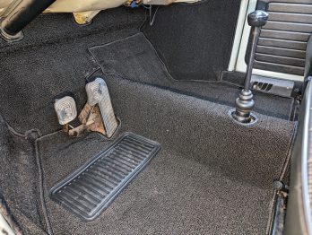 Remplacement de la moquette d'une Cox 1300 par RC Sellerie RC Sellerie